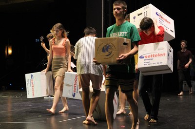 24 performance, begleitet durch das jazzensemble